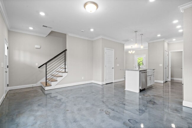 Building Photo - 1305 Dodd St