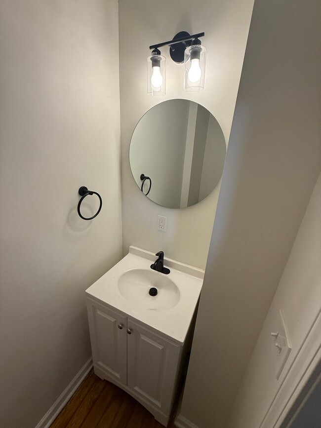 Building Photo - 3-Bedroom, 2.5-Bath Spacious Townhome located in Merion Village