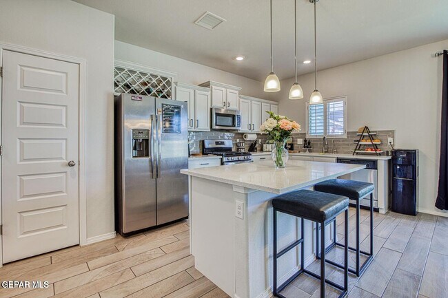 Building Photo - 12257 Desert Dove Ave