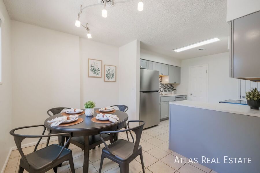 Building Photo - 6540 Delmonico Dr