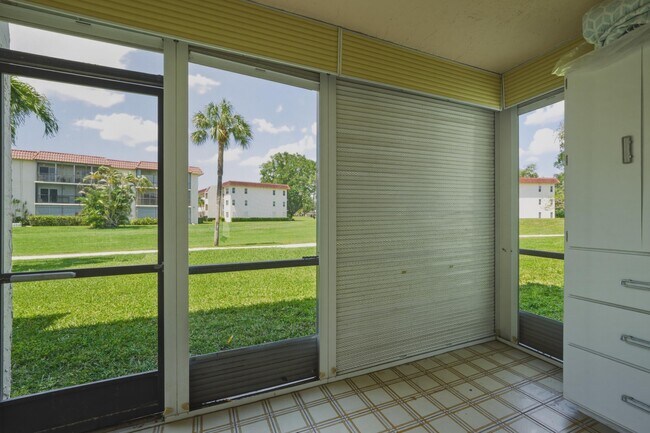 Building Photo - 371 S Hollybrook Dr