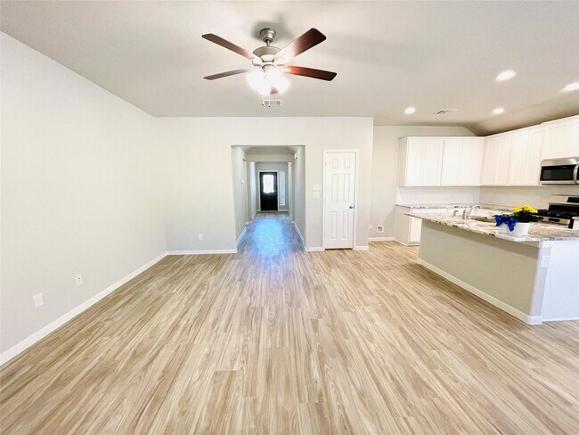 Building Photo - 934 Golden Willow Ln