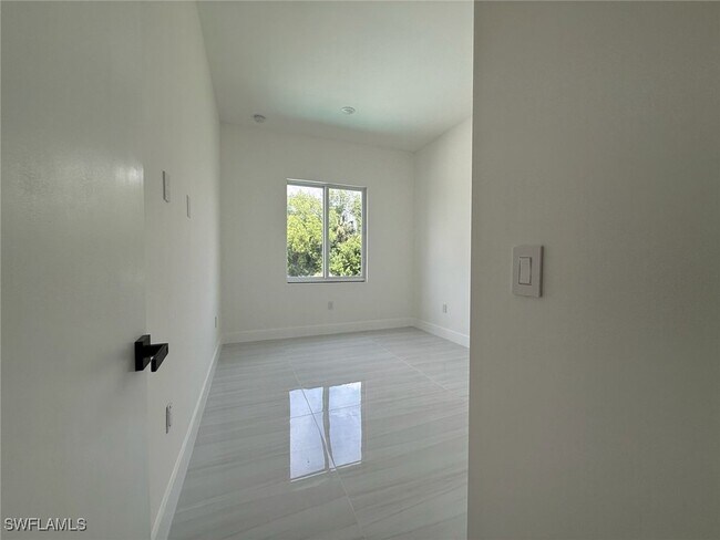 Building Photo - 1549 NW 26th Pl