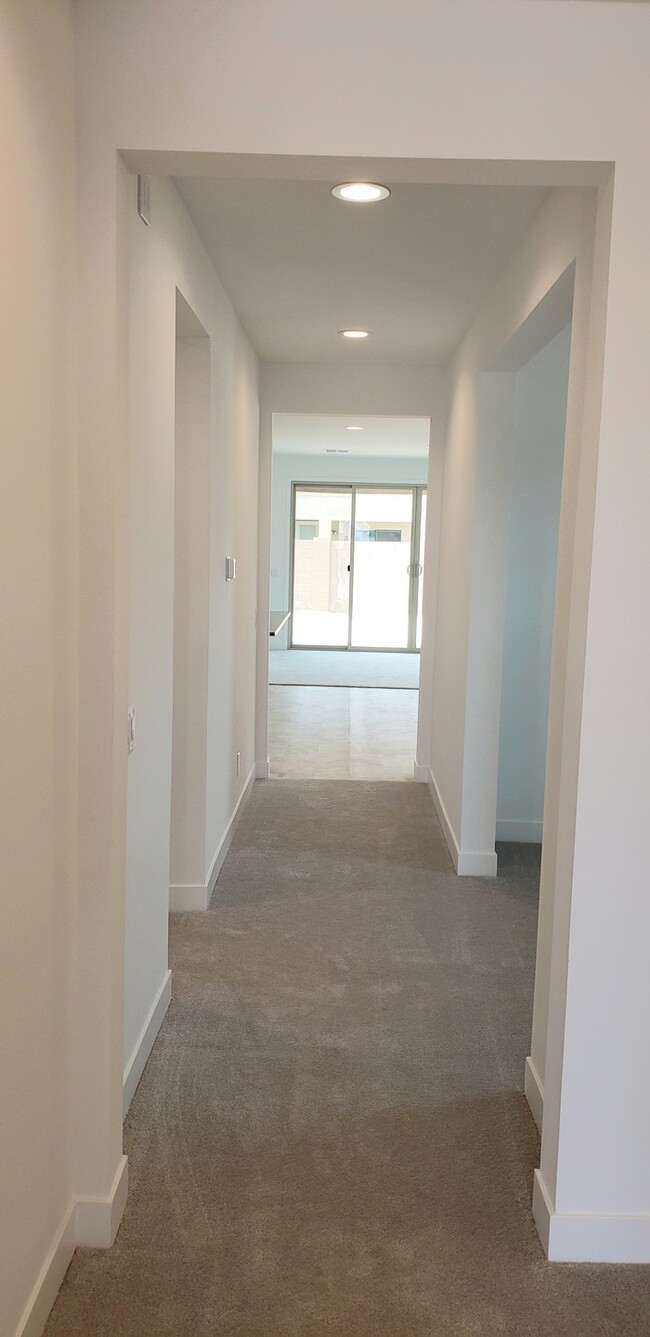 Building Photo - The 2 YEARS NEW 4 bedroom + 3 car garage r...