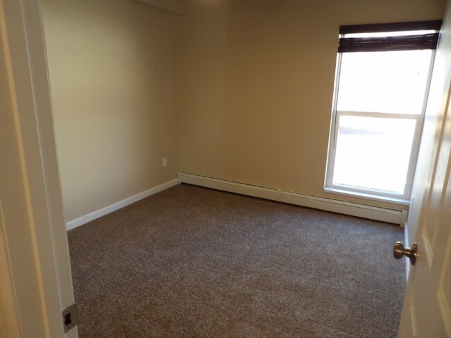 Building Photo - 2640 E Monument St