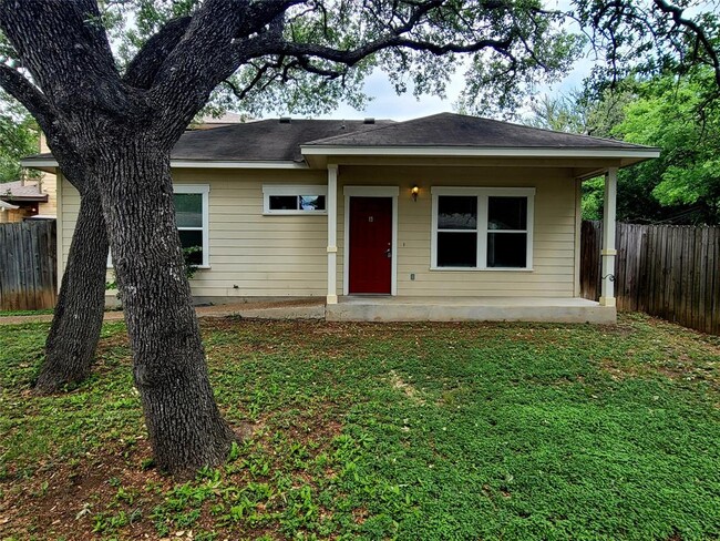 Building Photo - 3304 Blumie St