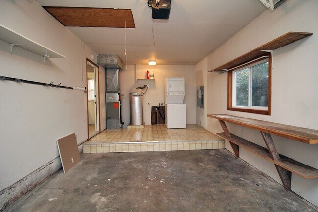 Building Photo - 224 NE 127th Ave