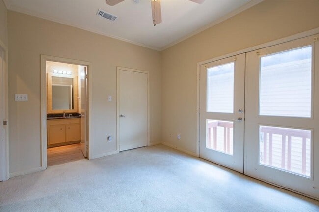 Building Photo - 10907 Legends Ln