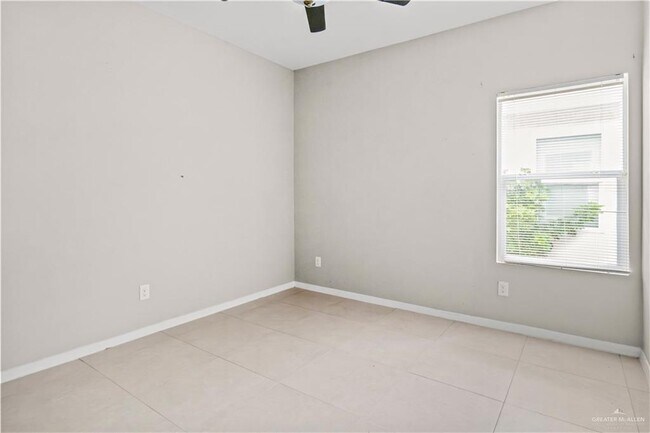 Building Photo - 10 Alta Vista Dr