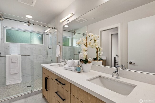 Building Photo - 105 NW 39th St