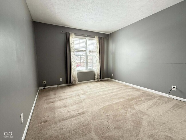 Building Photo - 8607 Longspur Ct