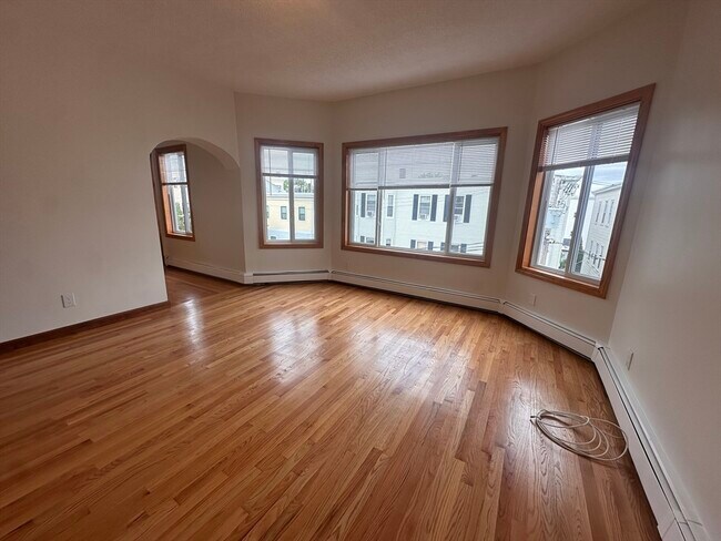 Building Photo - 253 Elm St