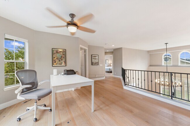 Building Photo - 200 Oak View Ln