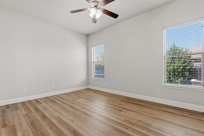 Building Photo - 13810 Avenue W