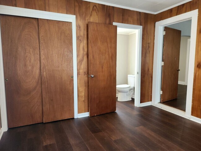 Building Photo - Charming 3-bedroom, 1.5-bathroom home loca...
