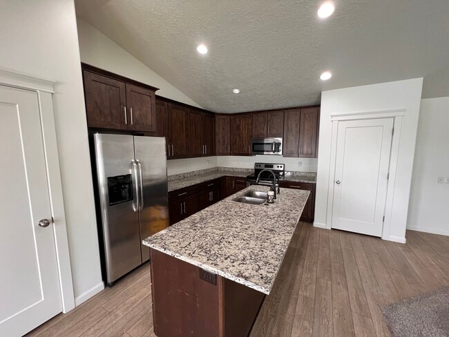 Building Photo - 611 W 650 S