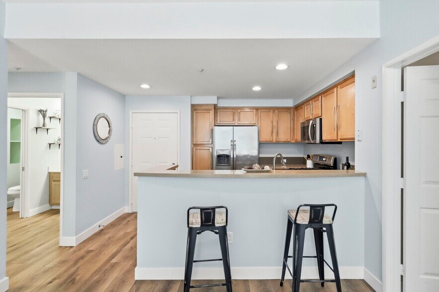 Building Photo - 280 Caldecott Ln