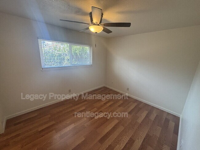 Building Photo - 10763 Oakton Way