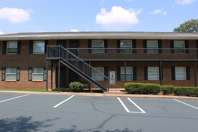 Building Photo - Parkway Apartments – Convenient 2-Bedroom ...