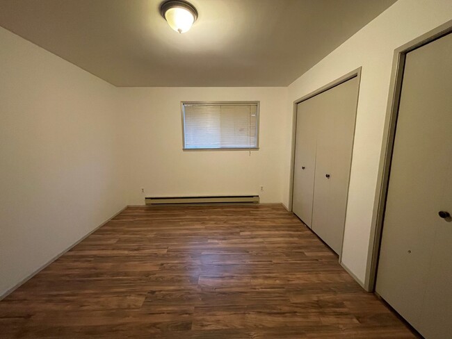 Building Photo - Now renting 2 bedroom Duplex  Move in Spec...