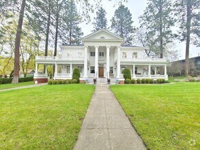 Building Photo - 1022 W 9th Ave