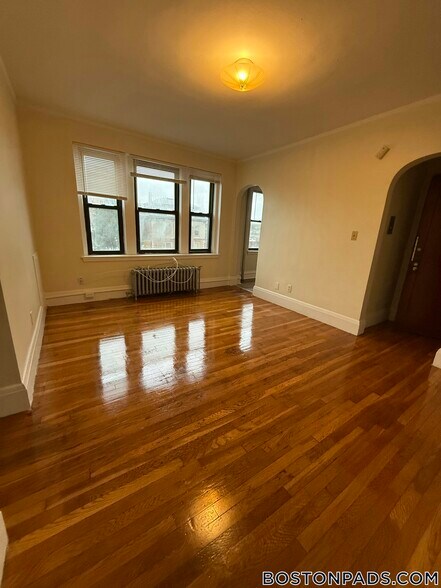 Building Photo - 349 Pleasant St