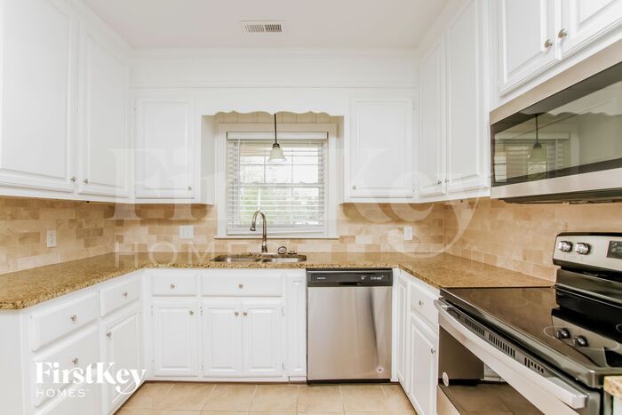 Building Photo - 240 Palaside Dr NE