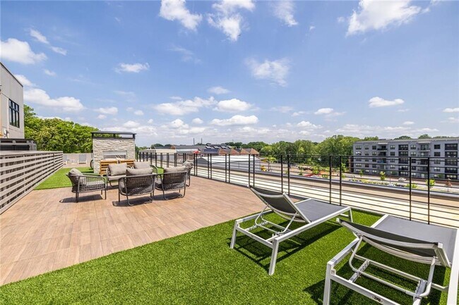 Building Photo - 112 Rogers St NE