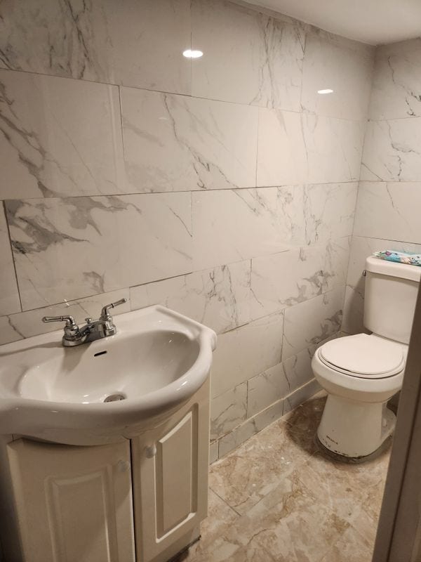Building Photo - 404 Rosehill Pl