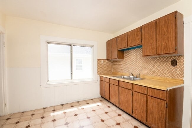 Building Photo - 57 Ardale St