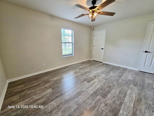 Building Photo - Charming 3 bedroom on a huge lot - Boulder...