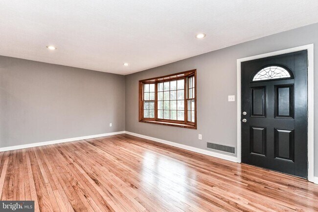 Building Photo - 6607 Berkshire Dr