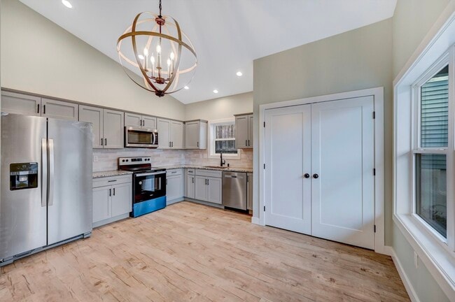 Building Photo - 525 Harrison Ave