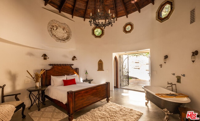 Building Photo - 8978 Wonderland Ave