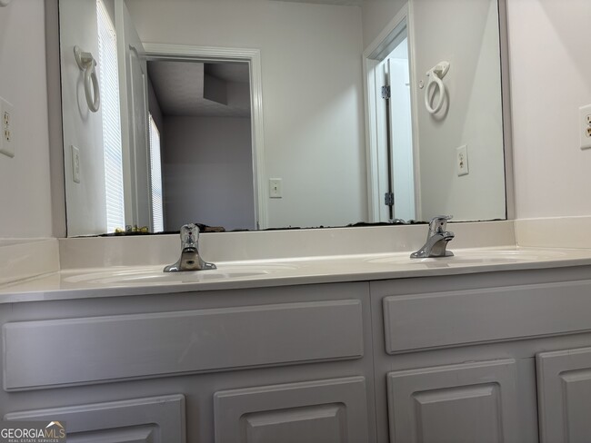 Building Photo - 6367 Ellenwood Dr