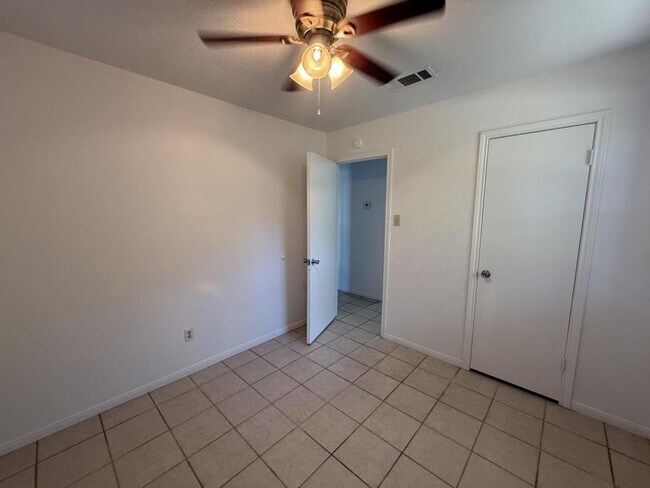 Building Photo - 205 Jason Dr