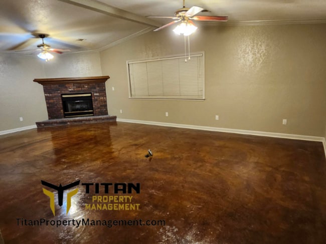 Building Photo - 3b/2b house