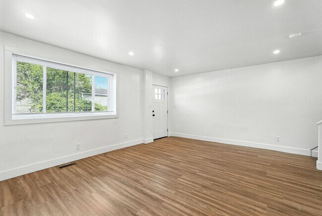 Building Photo - Modern Renovation - Sharpsburg