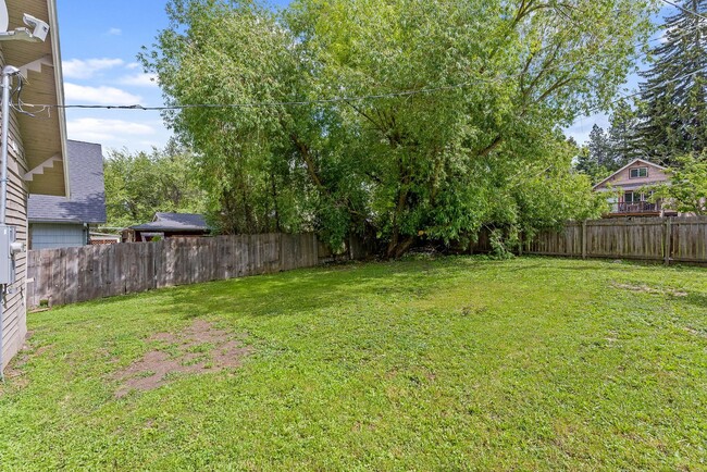 Building Photo - Darling 4 Bed, 2 Bath Home in Spokane!