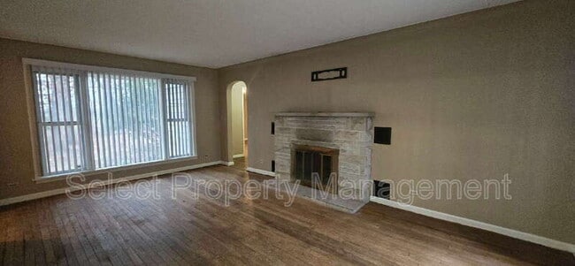 Building Photo - 7610 W Jefferson Blvd