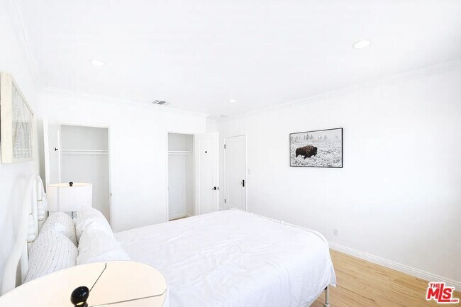 Building Photo - 1033 20th St