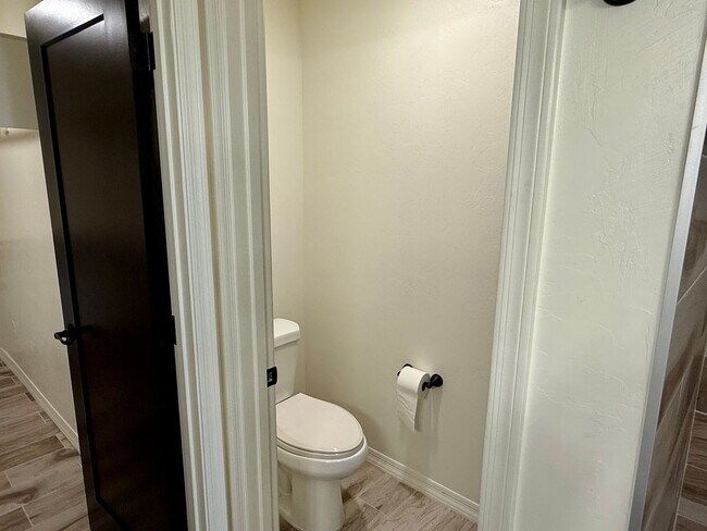 Building Photo - San Luis Corner Lot home with a Large Master Suite - 3 Bed 2 Bath Split Floor Plan