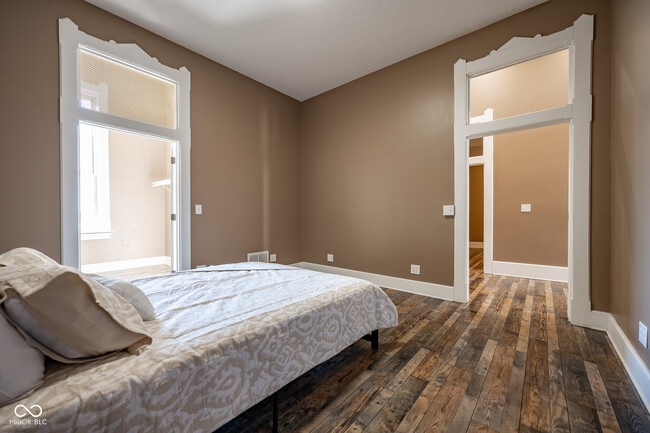 Building Photo - 12 E Washington St