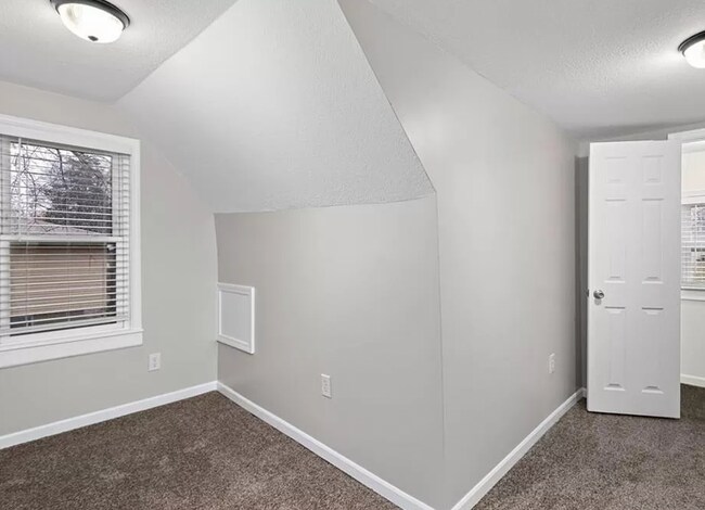 Building Photo - 3 Bedroom With Office And Fenced Yard