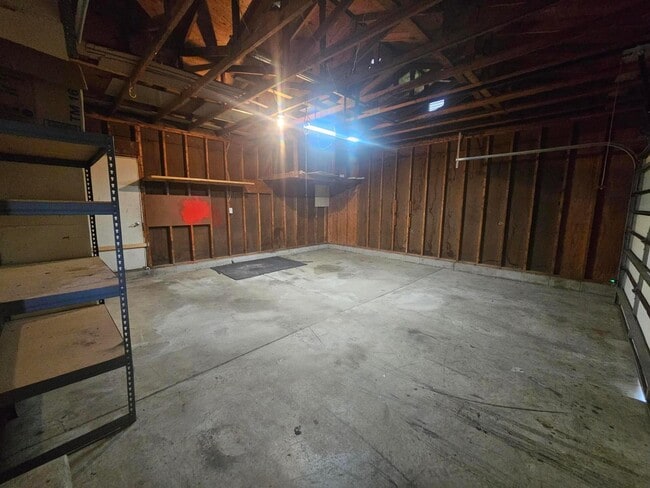 Building Photo - 946 S Spring Rd