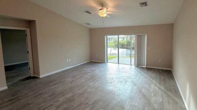 Building Photo - 2920 NW 4th Pl