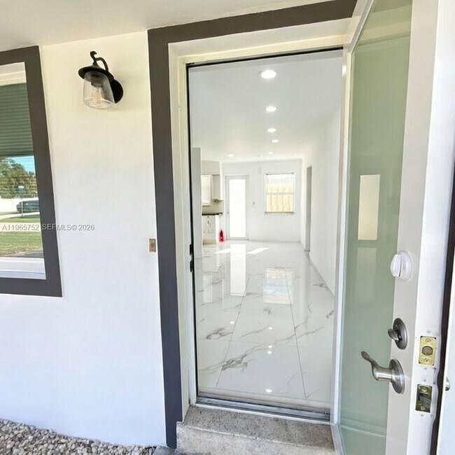 Building Photo - 2308 NW 3rd Ave