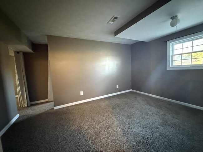 Building Photo - 1402 N Miles St