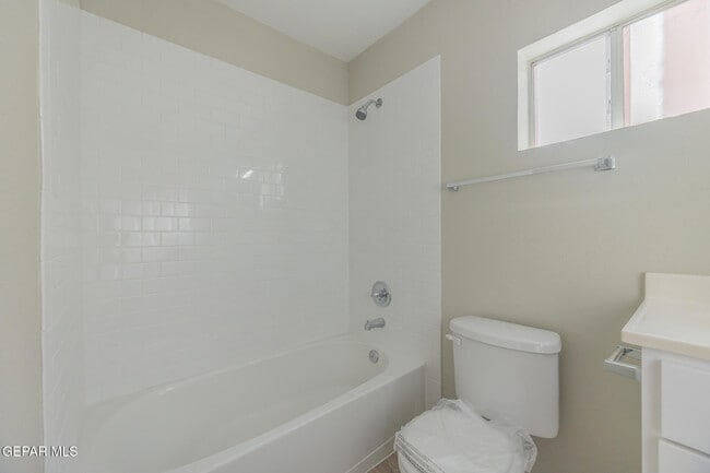 Building Photo - 11031 Oasis Dr