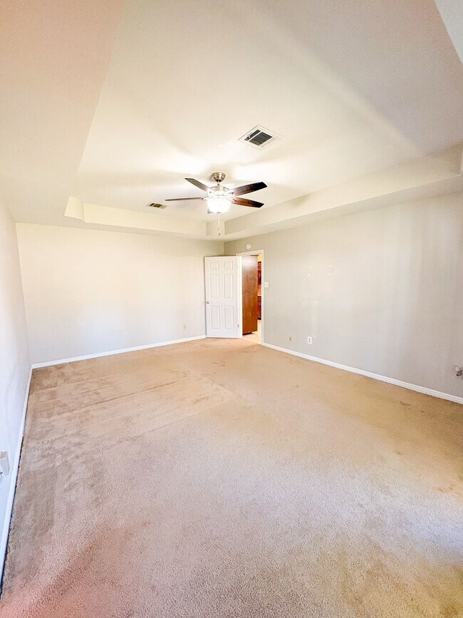 Building Photo - 1221 Walden St